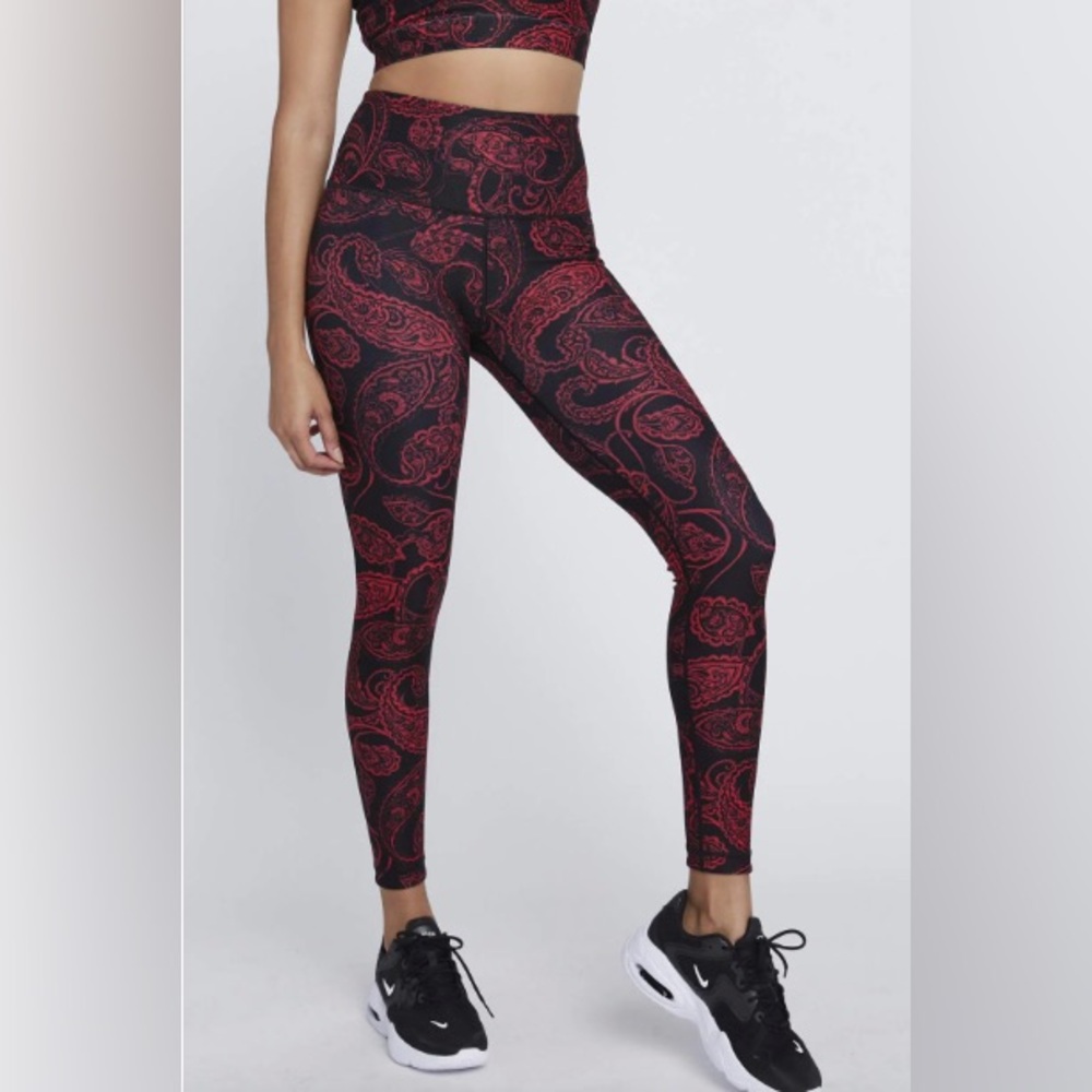 Wear It To Heart Reversible Legging – Red Paisley/Heather Gray, XS (REVOLVE)